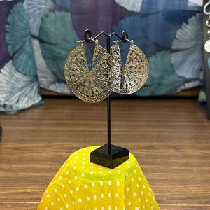 Chic Gold Tone Filigree Hoop Earrings